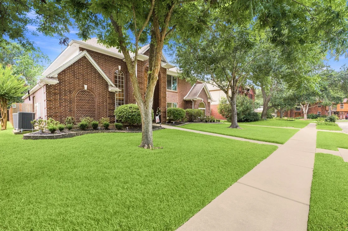 Photo of 1846 Raintree Circle
