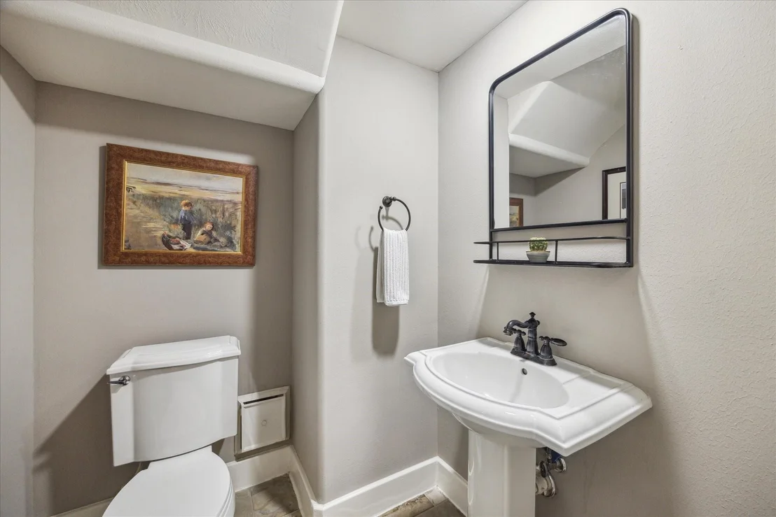 Photo of 2727 Stuart Manor