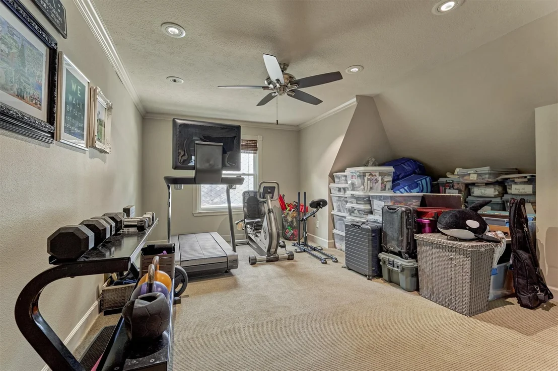 Photo of 319 S Silvershire Circle