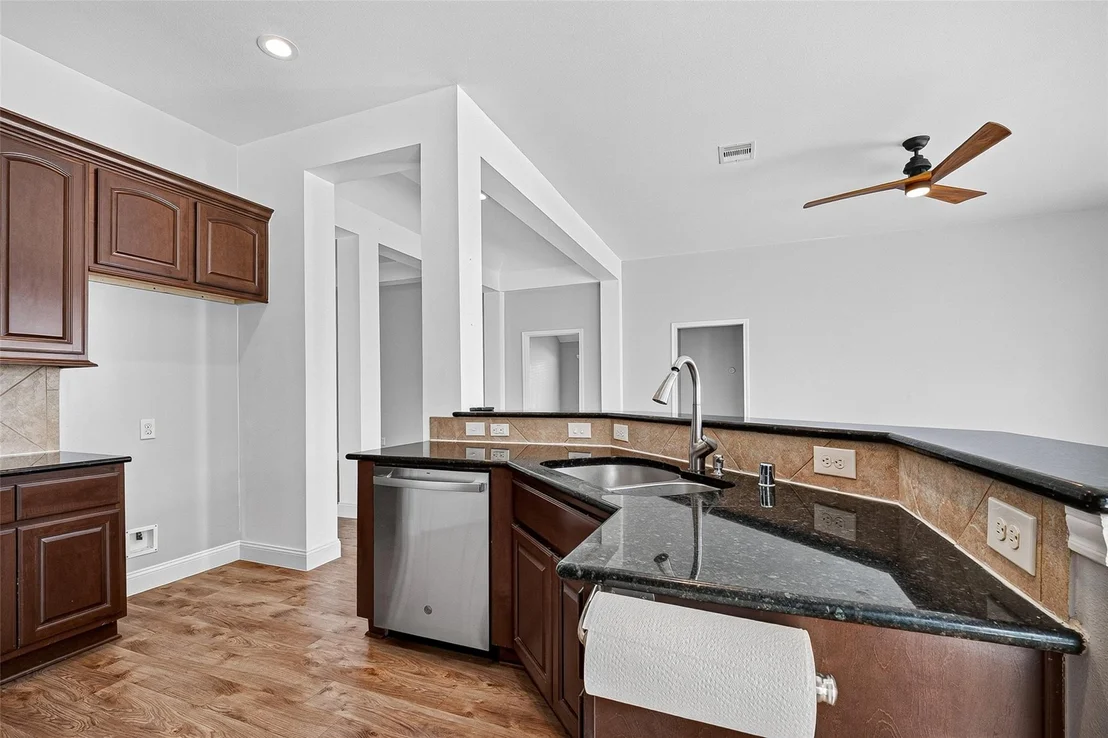 Photo of 5606 Walnut Glen Lane