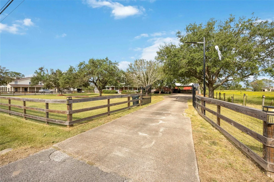 Photo of 1290 County Road 145