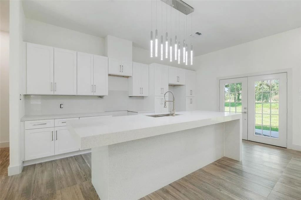 Photo of 2291 Riverside Drive
