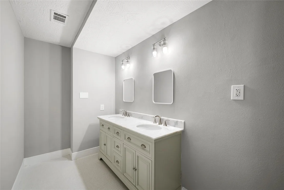 Photo of 15102 Long Oak Drive
