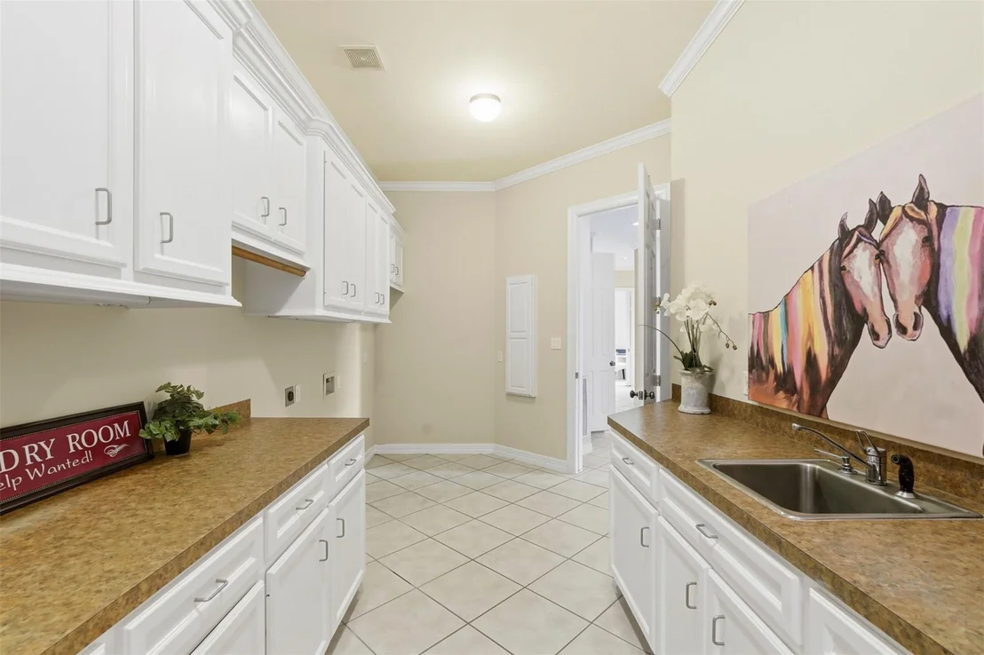 Photo of 5002 Regency Drive