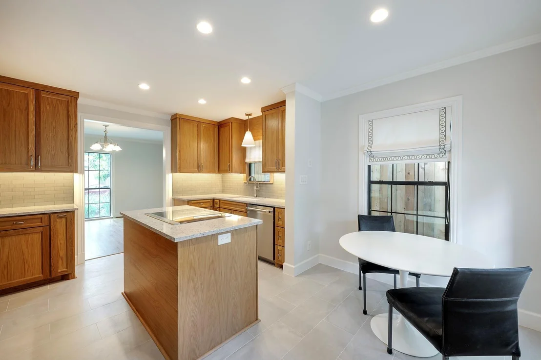 Photo of 1832 Albans Road