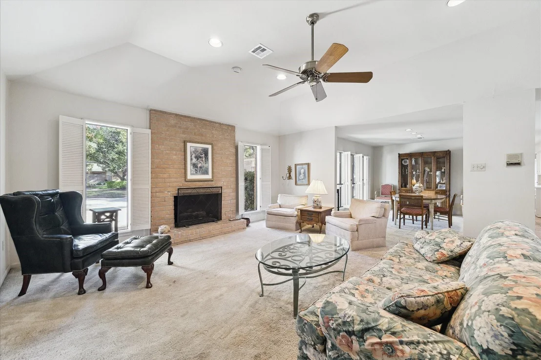 Photo of 306 Commodore Way