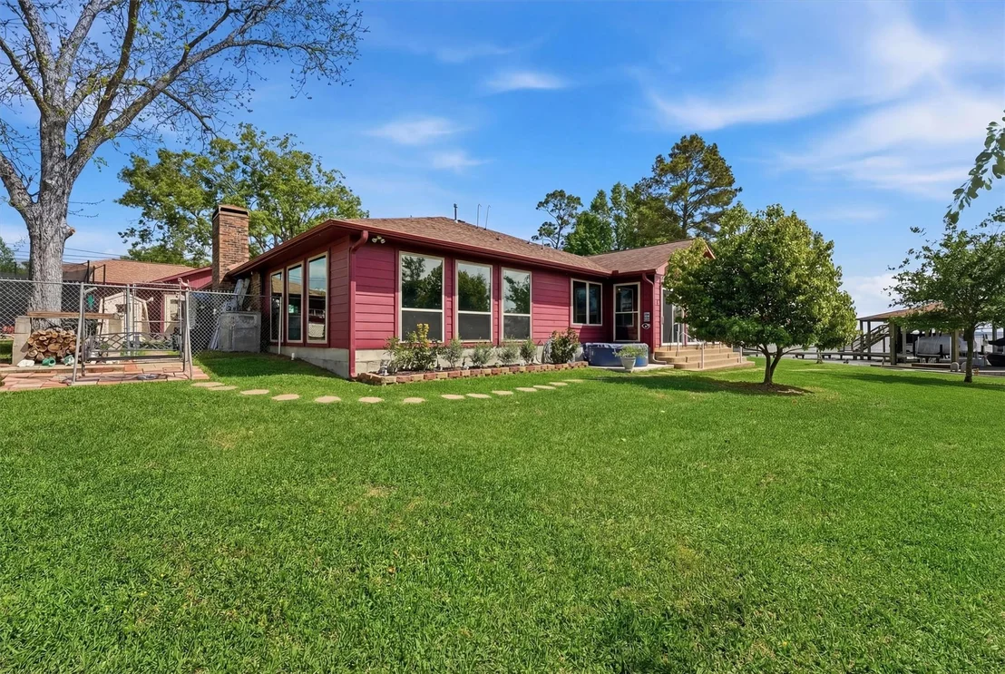 Photo of 18327 Shoreline Drive