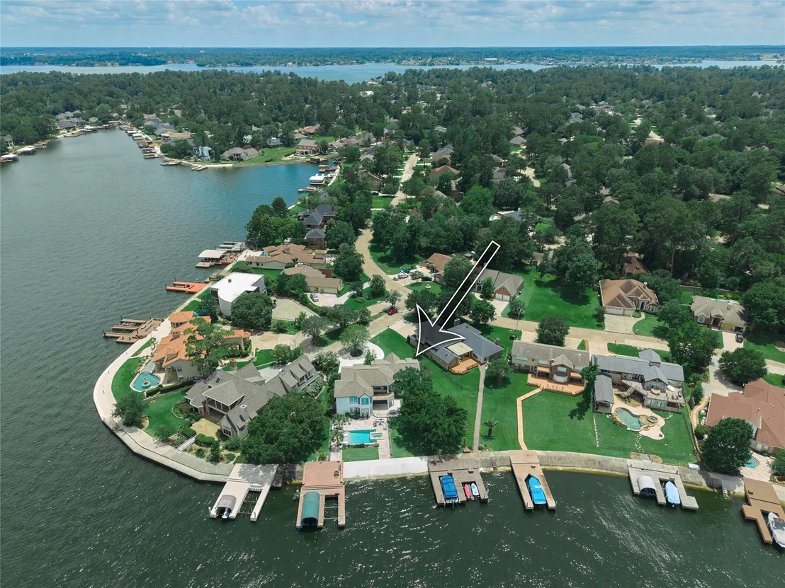 Photo of 11706 Edgewater Court