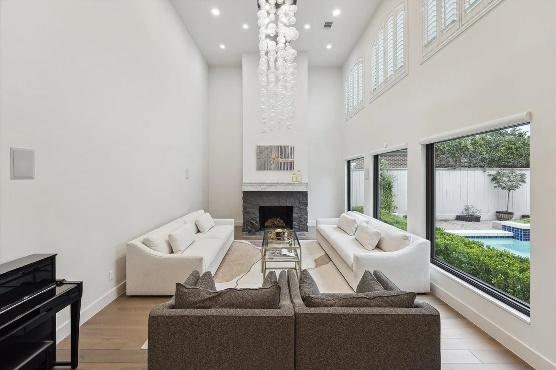 Photo of 6348 Vanderbilt Street