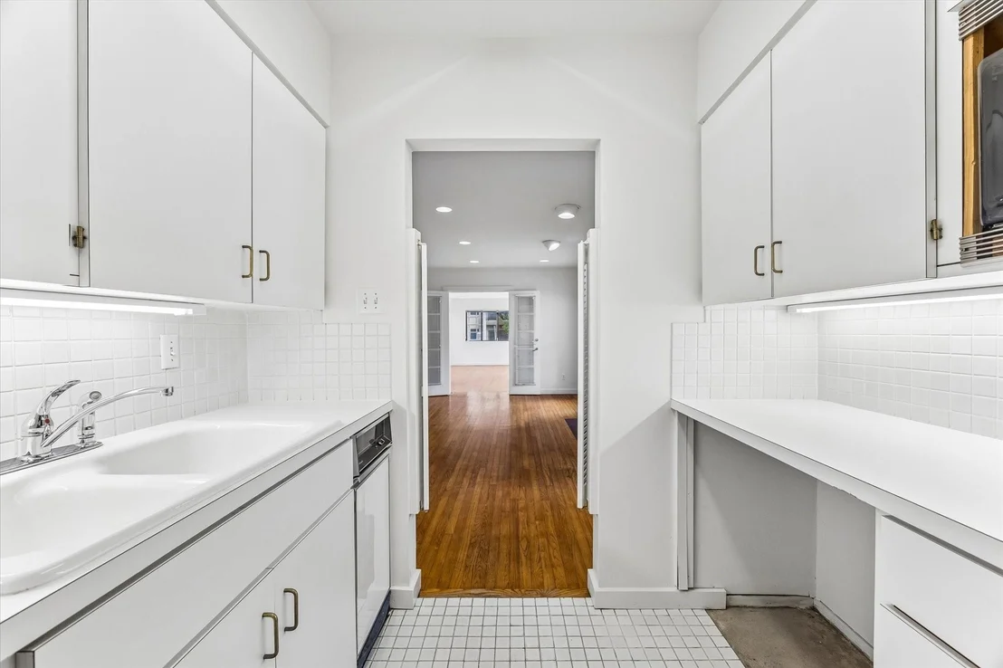 Photo of 2402 Commonwealth Street