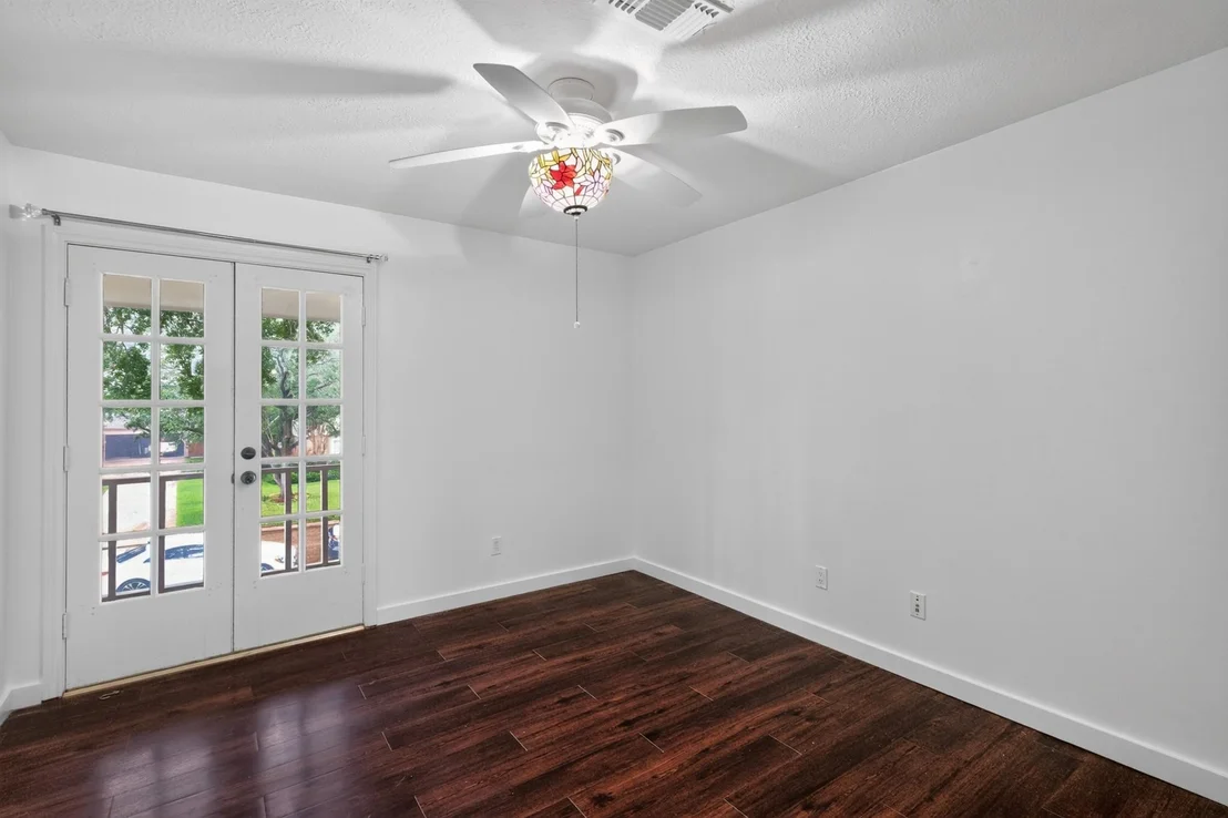 Photo of 18115 Longcliffe Drive