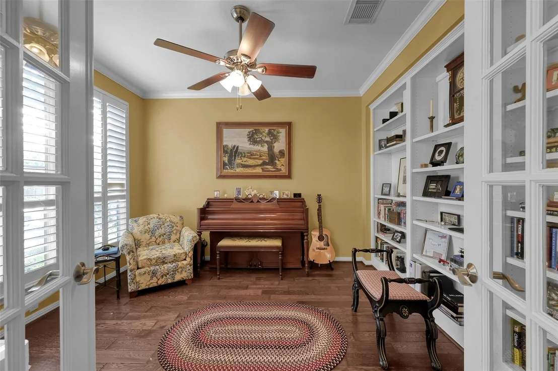 Photo of 143 S Goldenvine Circle