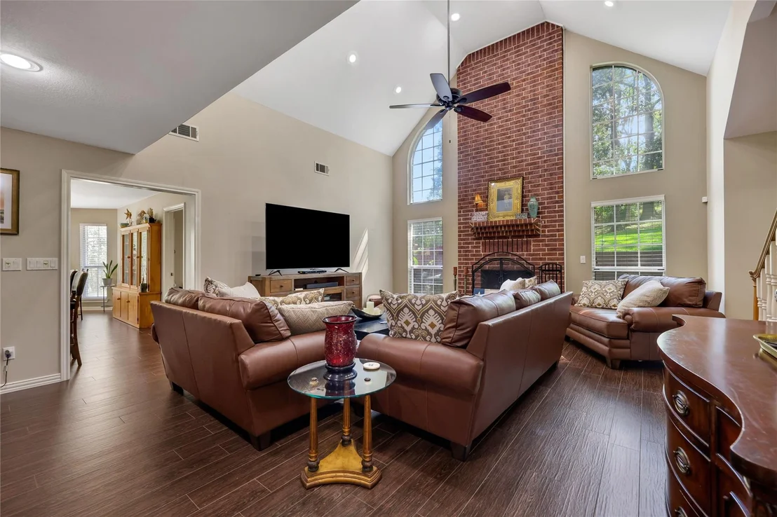 Photo of 220 Lake Oaks Boulevard