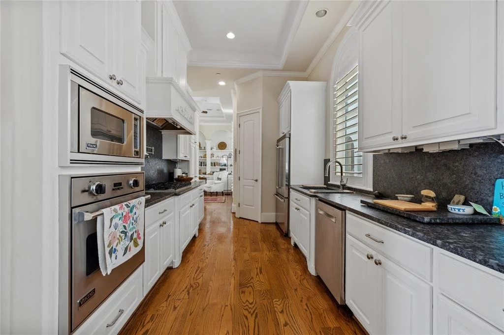 Photo of Unit E at 1700 Sunset Boulevard
