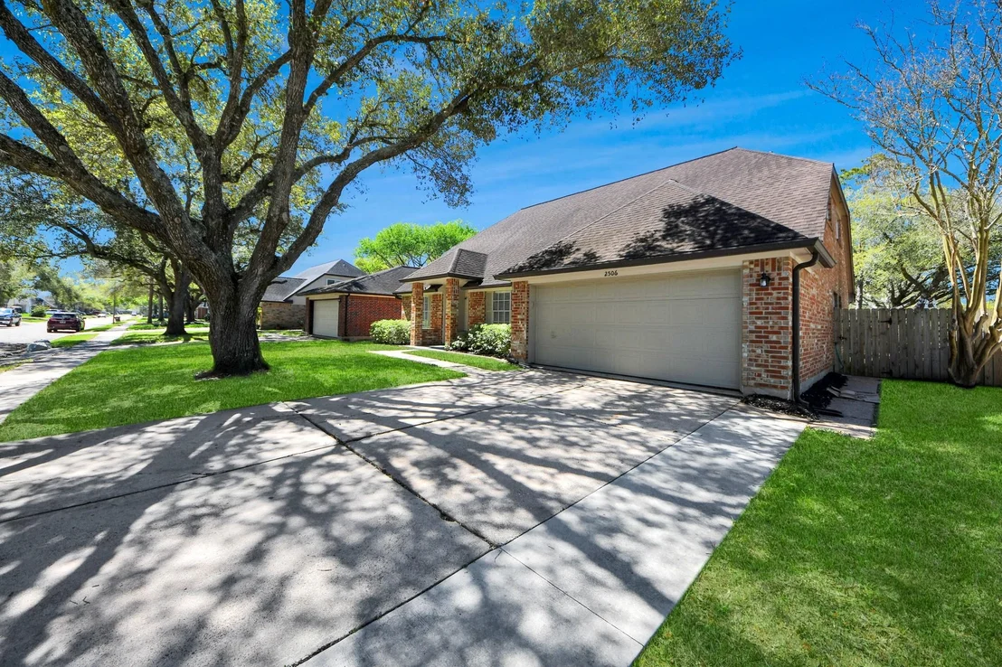 Photo of 2506 Foxden Drive