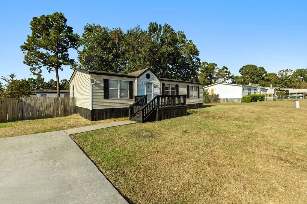 Photo of 182 Carmen Boulevard