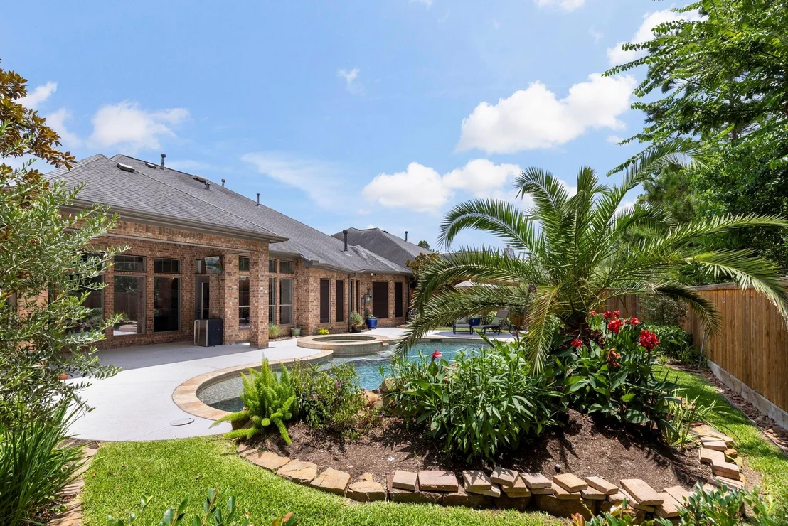 Photo of 35 Avalon Oaks Court