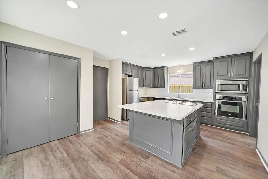 Photo of 2303 Willow Lake Drive