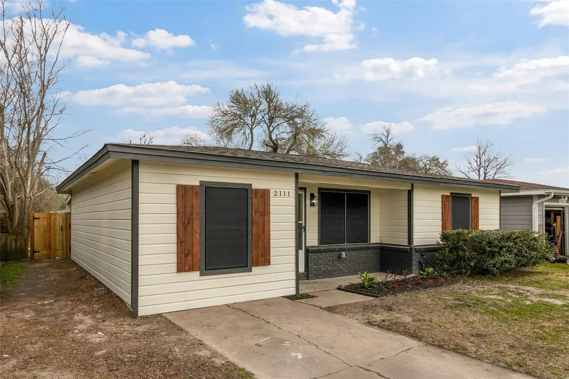 Photo of 2111 Briar Lane