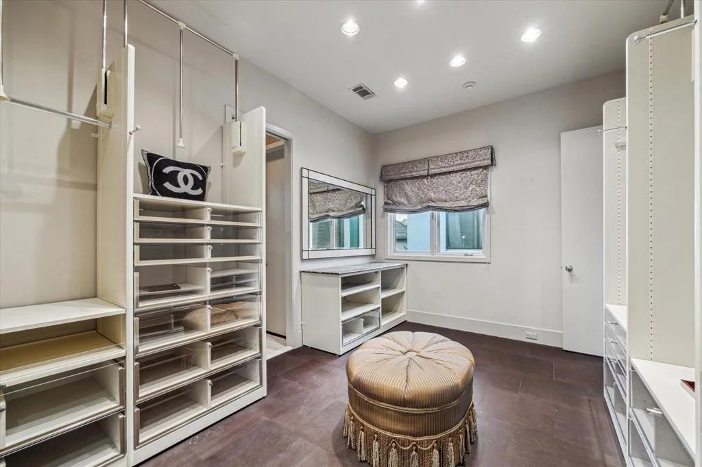 Photo of 2949 Chevy Chase Drive