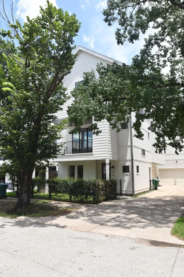 Photo of 818 Knox Street