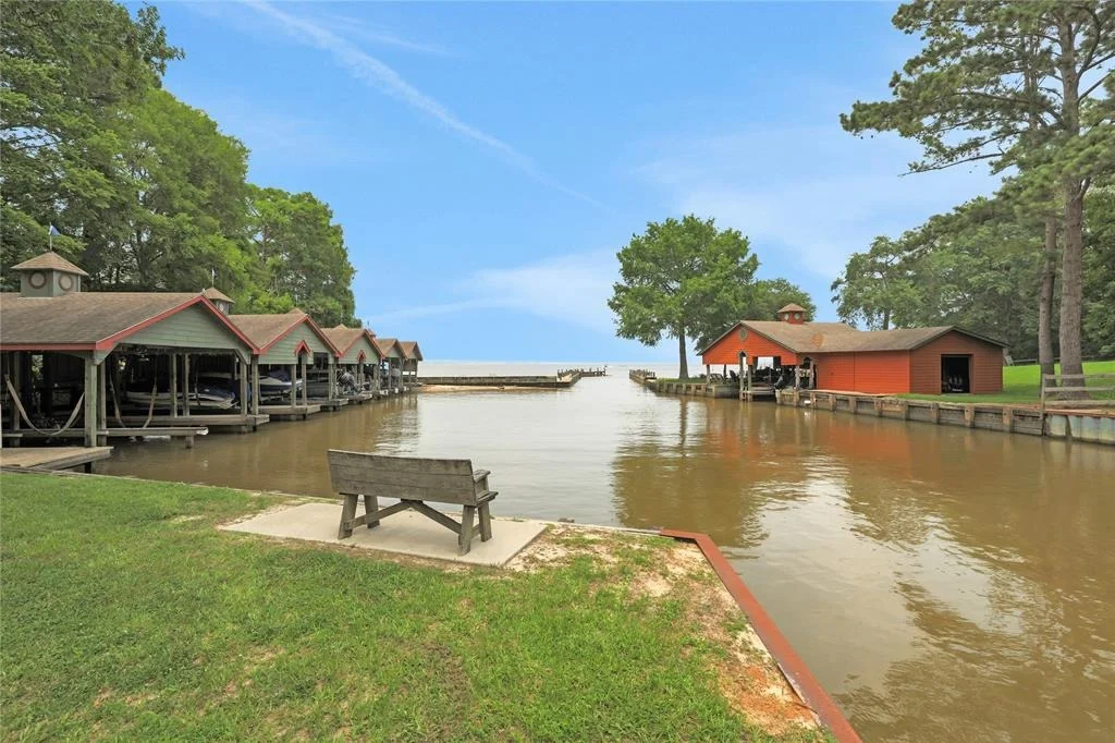 Photo of 251 Lake Oaks Boulevard