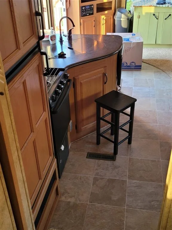 Photo of 1214 Van Sant
