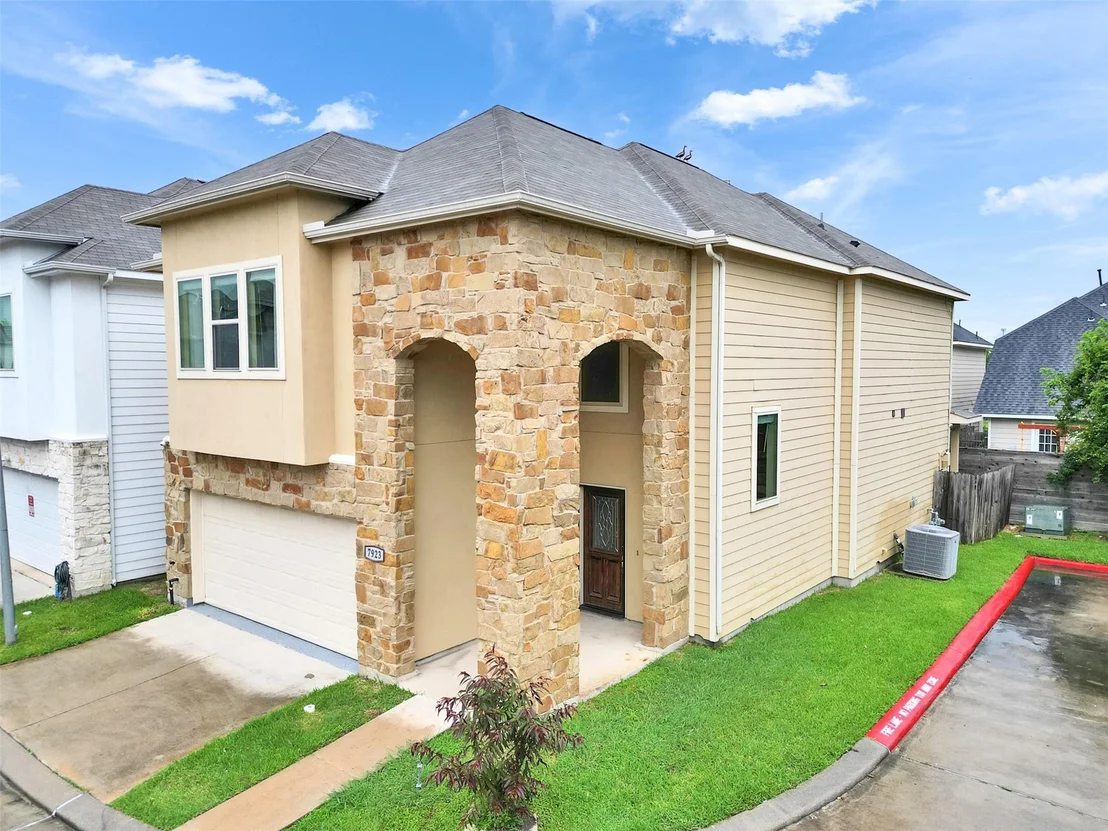 Photo of 7923 Ashford Trace Drive