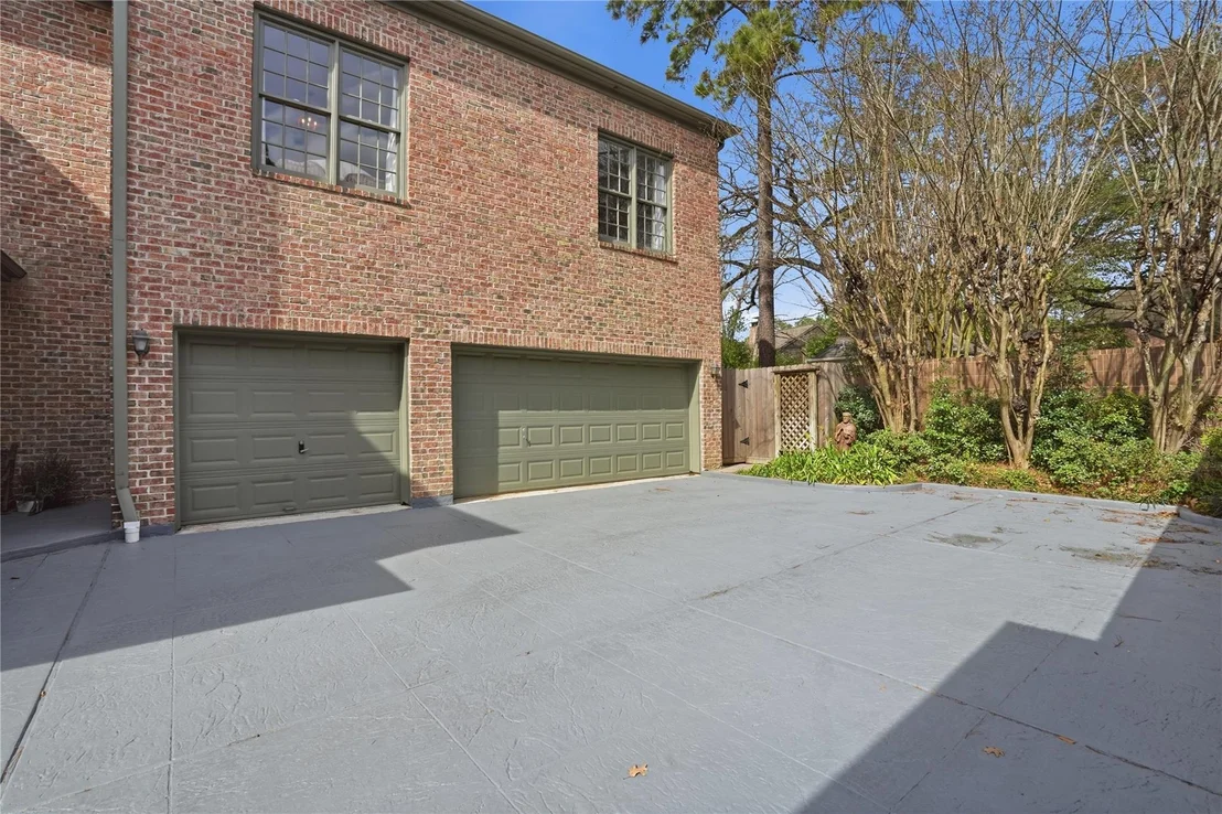 Photo of 207 Sugarberry Circle