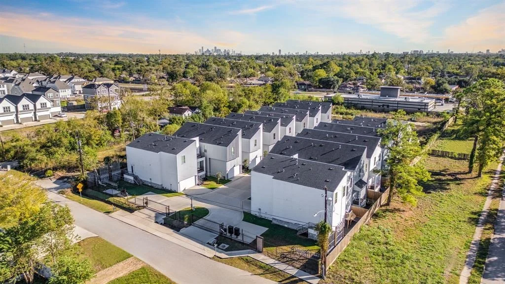 Photo of 5621 Savyon Drive