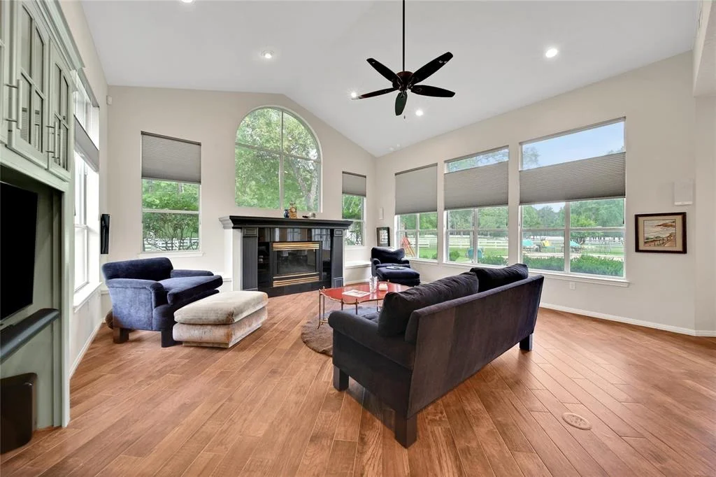 Photo of 39602 Lago Drive