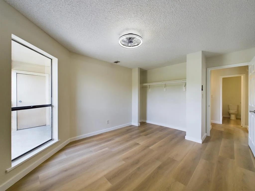 Photo of Unit 13A at 2501 Gulf Freeway
