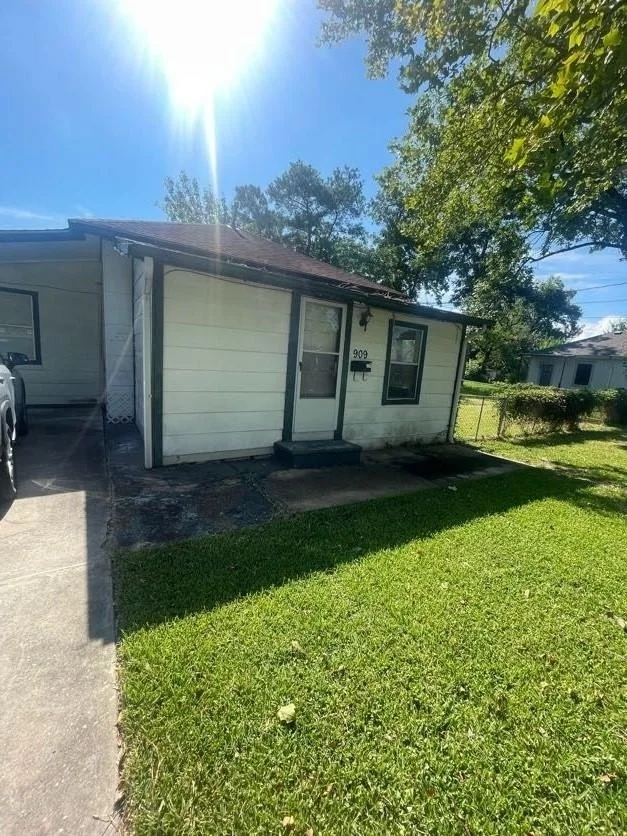 Photo of 909 Cedar Street