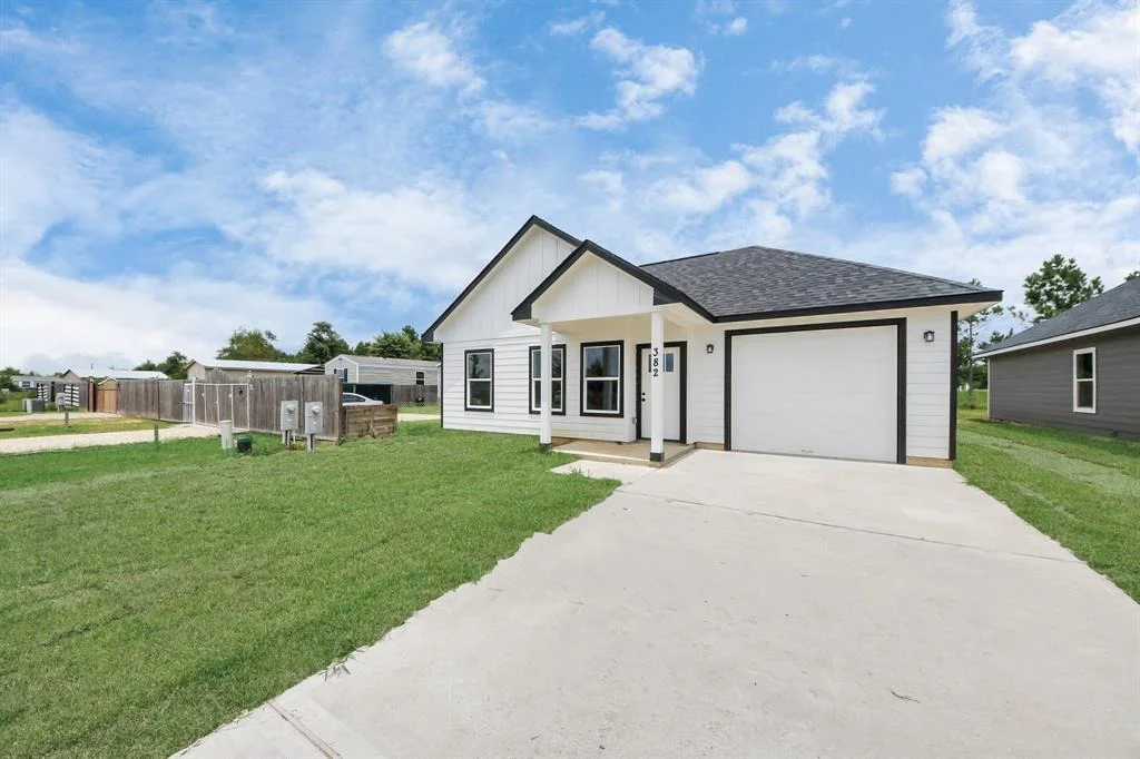 Photo of 382 Road 5704