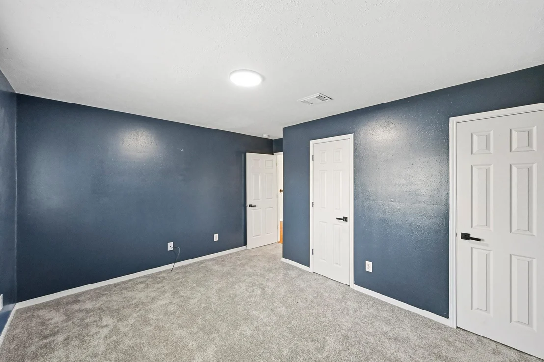 Photo of 215 Crabapple Drive