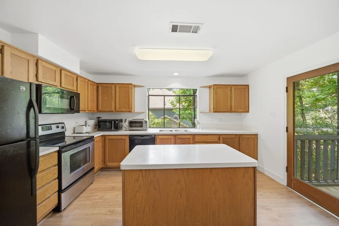 Photo of 135 E Wilde Yaupon