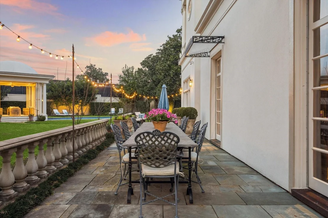 Photo of 20 Sunset Boulevard