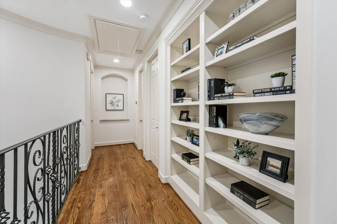 Photo of 2520 Westgate