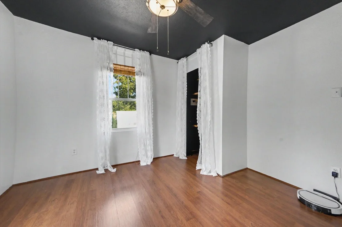 Photo of 144 Imogene