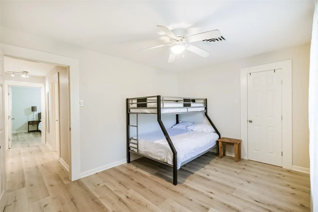 Photo of 5931 Reamer Street