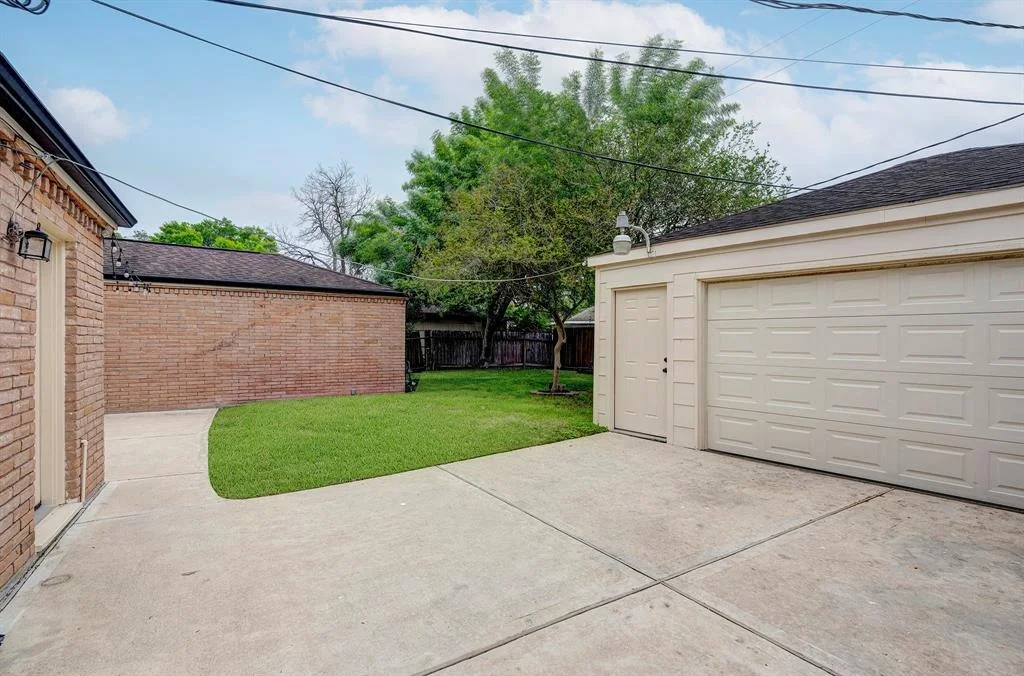 Photo of 4811 Benning Drive
