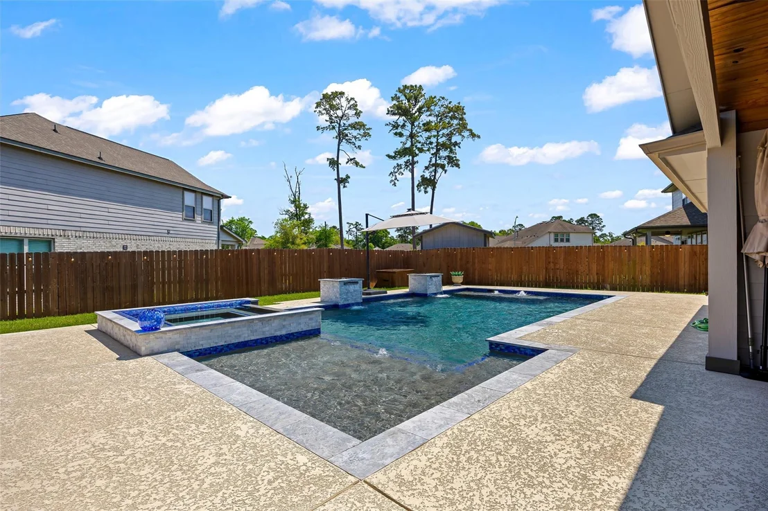 Photo of 16010 Dockside Street