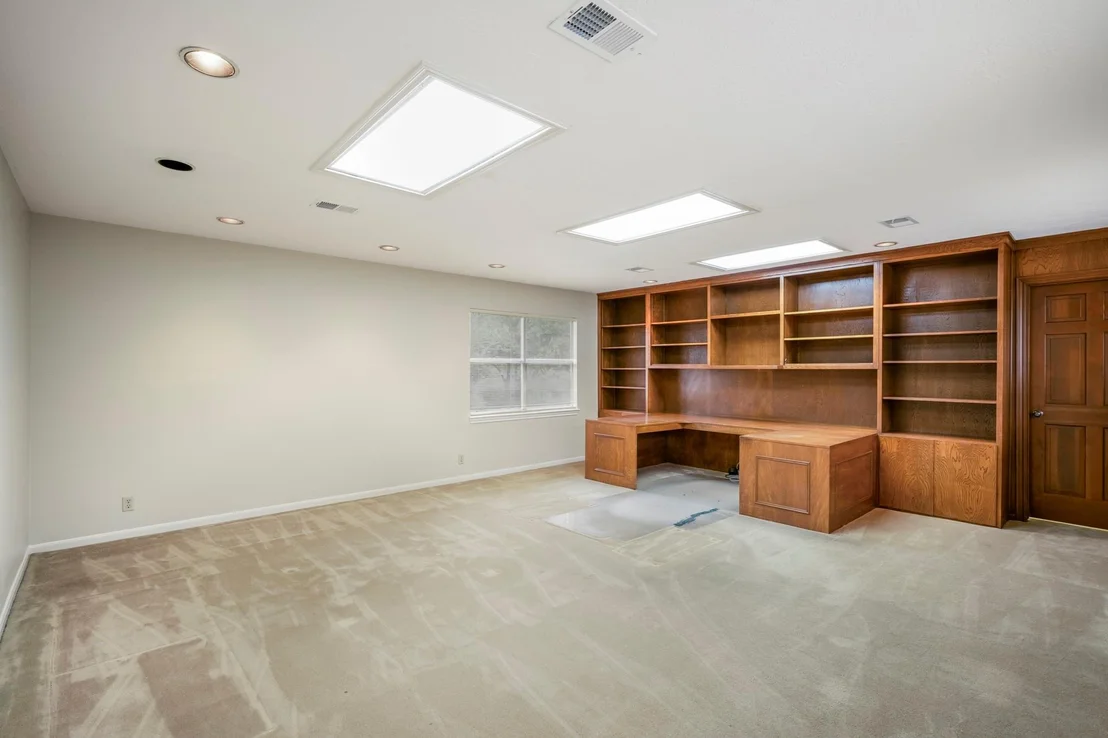 Photo of 17214 Hill View Lane