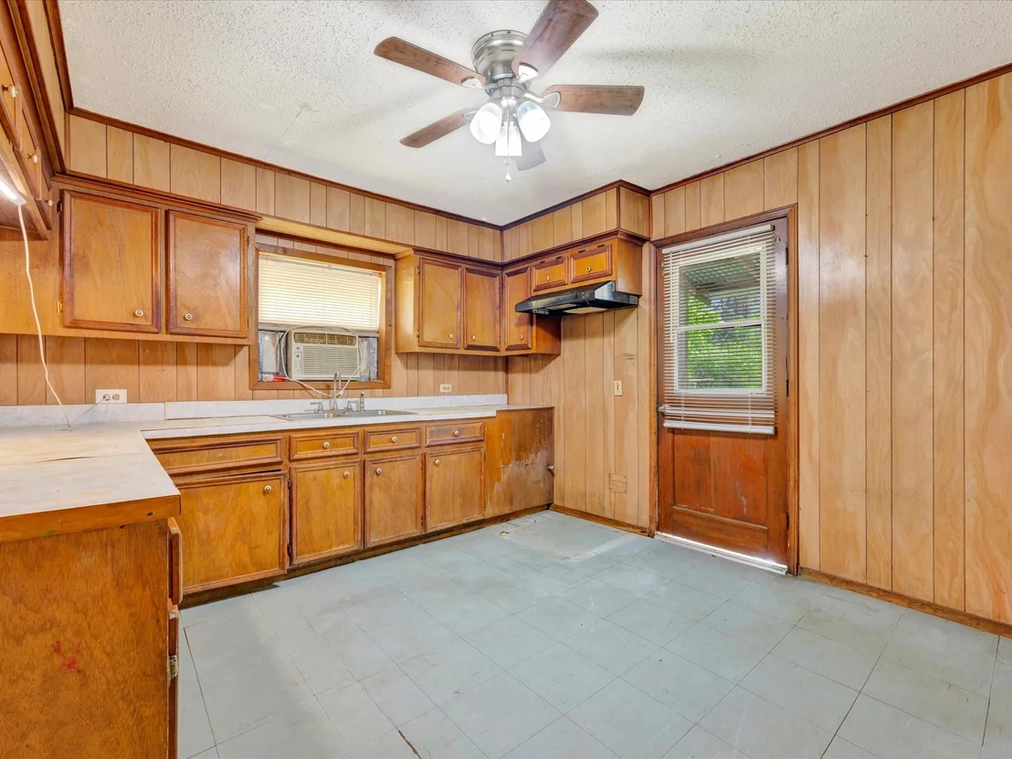 Photo of 1216 N Hendrix Avenue