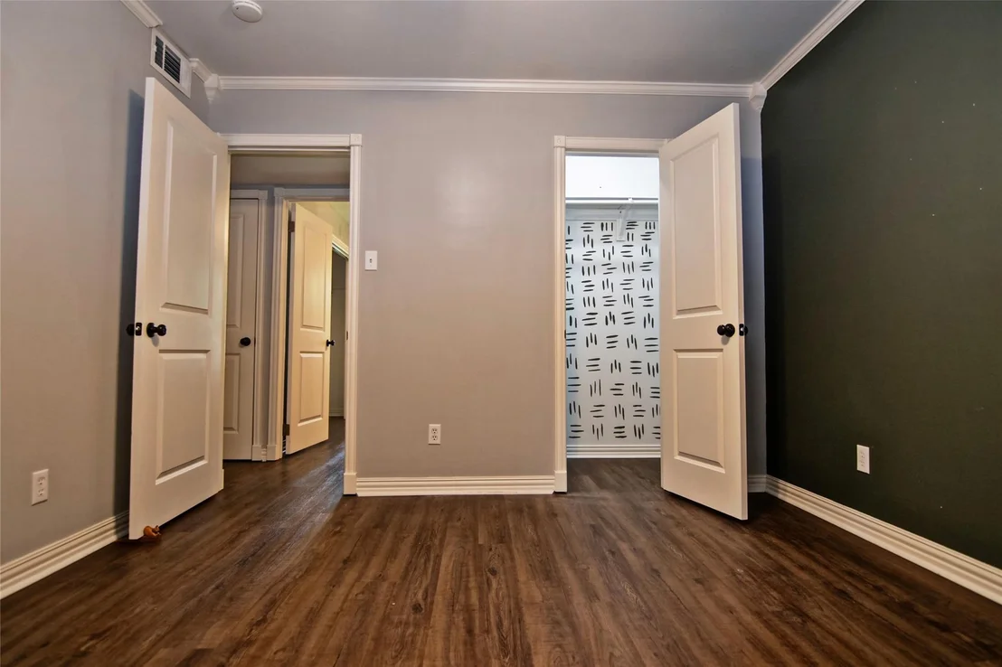 Photo of 2410 Valley Drive