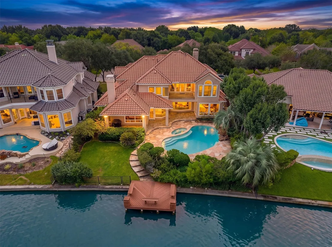 Photo of 19006 Windsor Lakes Drive