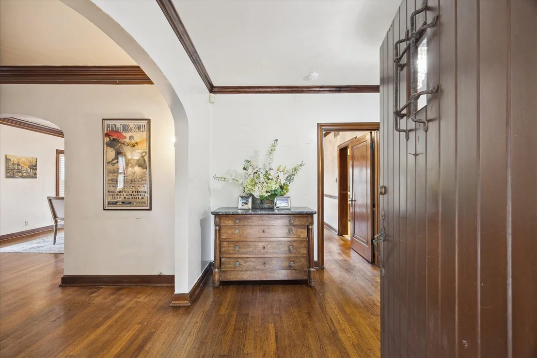 Photo of 2345 Blue Bonnet Boulevard