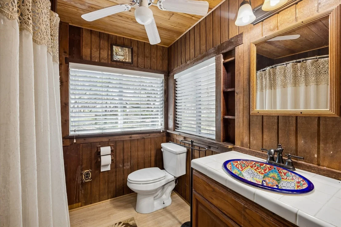Photo of 302 Bluebonnet Bend