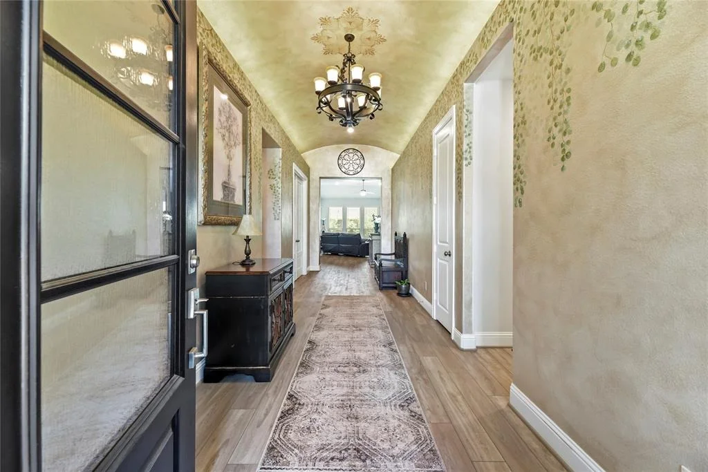 Photo of 907 Falcon Hollow Lane
