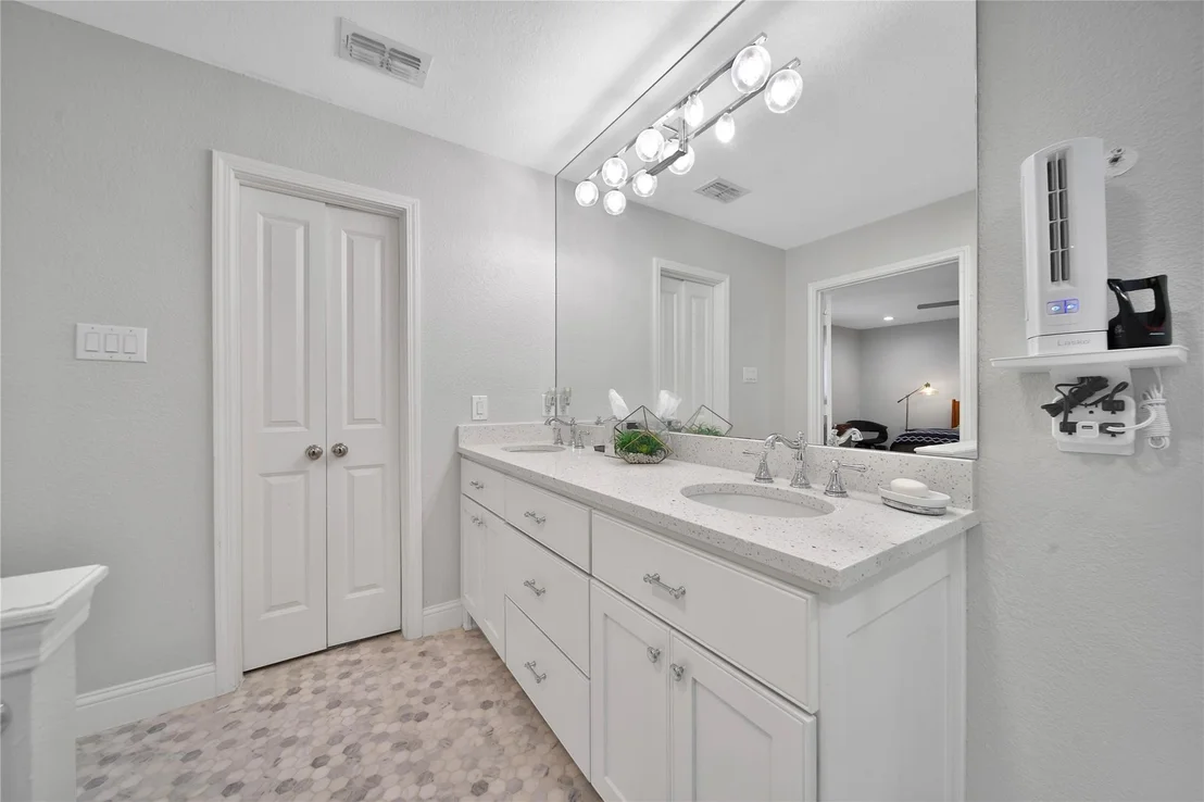 Photo of 1503 W T C Jester Boulevard